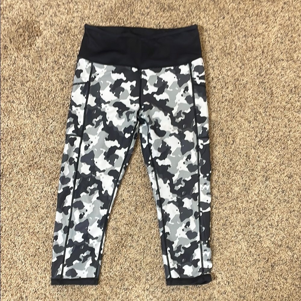 Constantly varied gear reversible camo capris